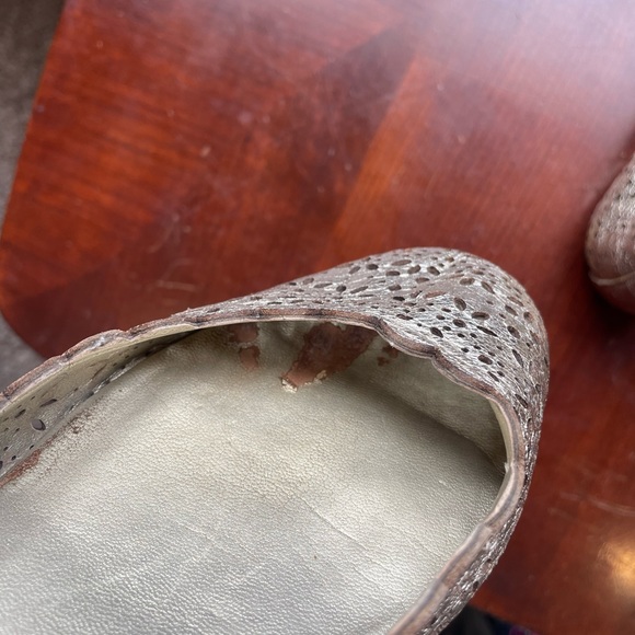 COACH Carsin Metallic Leather Gold Eyelet Perforated Flats Size 8 - Picture 5 of 9